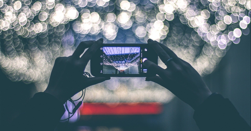 I viaggiatori utilizzano sempre di più i dispositivi mobile